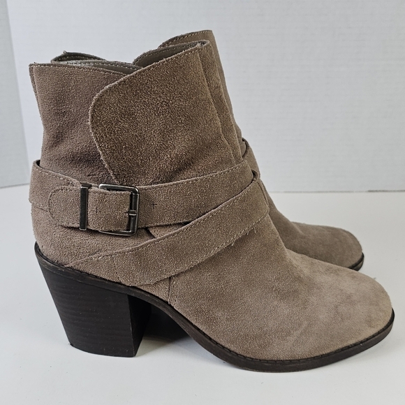 BCBGeneration Beige Tan Genuine Leather Suede Heeled Boots Booties - Picture 2 of 11